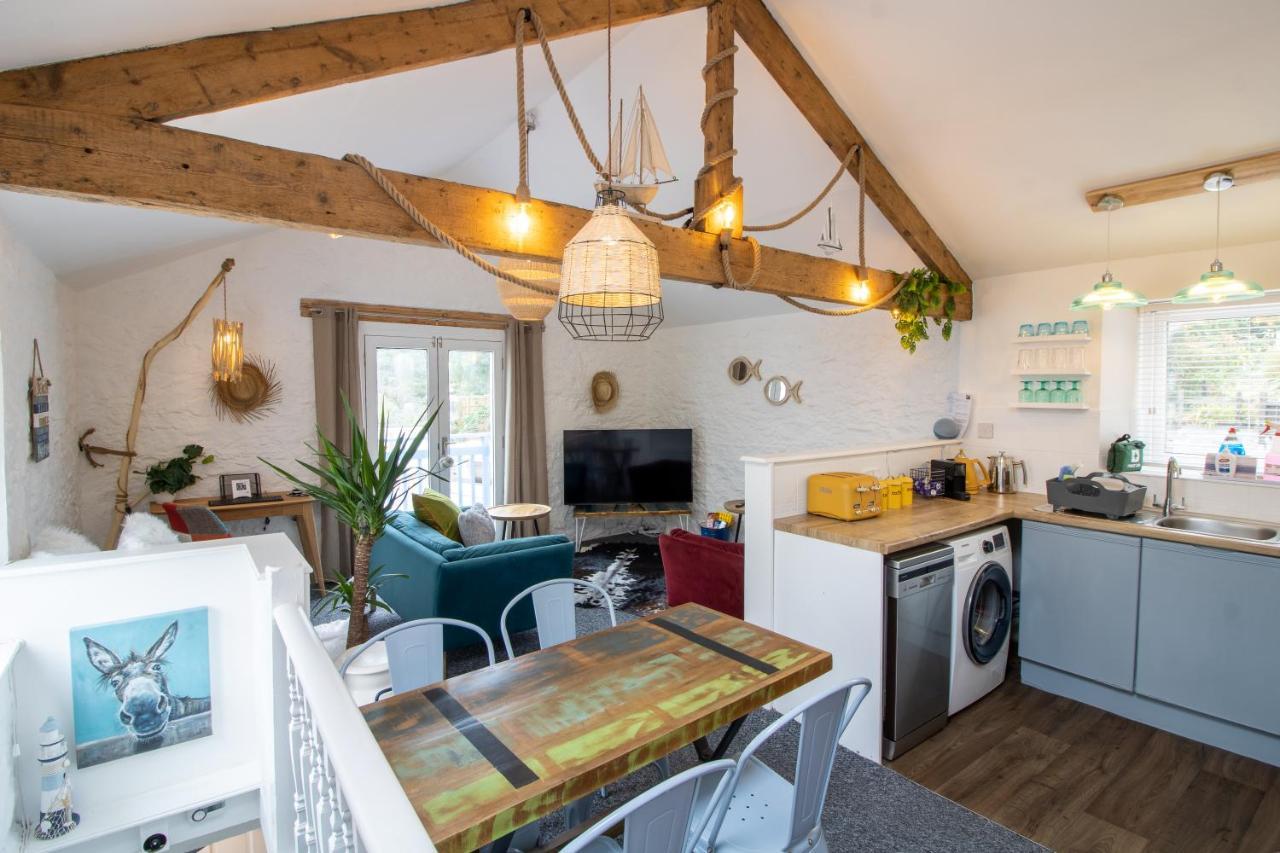 Cozy, Chic, Dairy Near To & Shops- Parking *